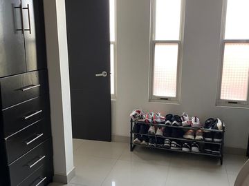¡Casa en venta! en Lomas Modelo, Monterrey N.L. Casa de 3 niveles 🏡
