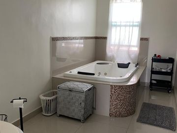 ¡Casa en venta! en Lomas Modelo, Monterrey N.L. Casa de 3 niveles 🏡