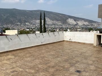 ¡Casa en venta! en Lomas Modelo, Monterrey N.L. Casa de 3 niveles 🏡