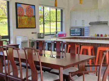 Tagaytay House/ Mansion for Sale
