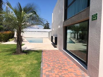 VENDO SUITE AMOBLADA SECTOR LA CERAMICA