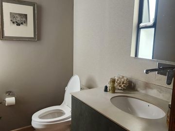 VENTA DE DEPARTAMENTO DE 2 DORMITORIOS EN LA MEJOR UBICACIÓN DE CUMBAYA