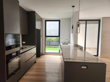 VENTA DE DEPARTAMENTO DE 2 DORMITORIOS EN LA MEJOR UBICACIÓN DE CUMBAYA