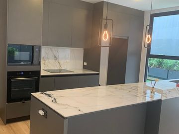 VENTA DE DEPARTAMENTO DE 2 DORMITORIOS EN LA MEJOR UBICACIÓN DE CUMBAYA