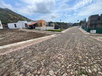 CASA + DEPARTAMENTO  ¡TU REFUGIO SOÑADO A ORILLAS DEL LAGO EN RIVIERA DE CHAPALA! 🌅