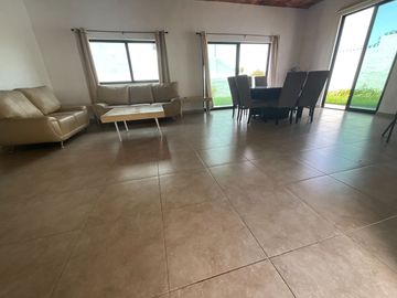 CASA + DEPARTAMENTO  ¡TU REFUGIO SOÑADO A ORILLAS DEL LAGO EN RIVIERA DE CHAPALA! 🌅