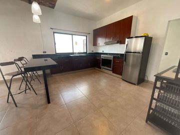 CASA + DEPARTAMENTO  ¡TU REFUGIO SOÑADO A ORILLAS DEL LAGO EN RIVIERA DE CHAPALA! 🌅