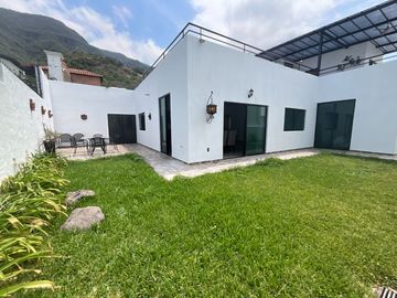 CASA + DEPARTAMENTO  ¡TU REFUGIO SOÑADO A ORILLAS DEL LAGO EN RIVIERA DE CHAPALA! 🌅