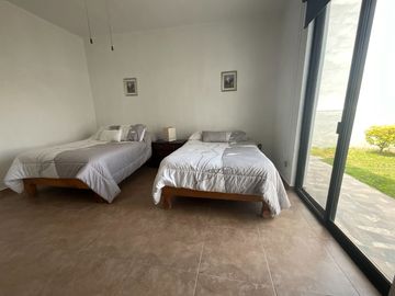 CASA + DEPARTAMENTO  ¡TU REFUGIO SOÑADO A ORILLAS DEL LAGO EN RIVIERA DE CHAPALA! 🌅