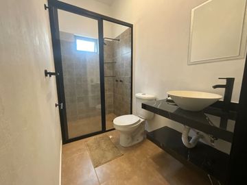 CASA + DEPARTAMENTO  ¡TU REFUGIO SOÑADO A ORILLAS DEL LAGO EN RIVIERA DE CHAPALA! 🌅