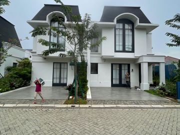 Rumah Mewah Cantik Elegan Strategis Area Bintaro Tangerang Selatan