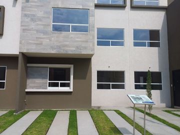 Casa en venta con 4 habitaciones