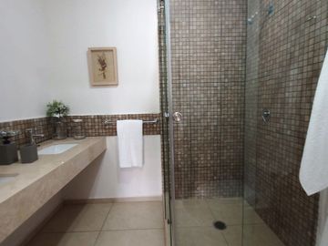 Casa en venta con 4 habitaciones