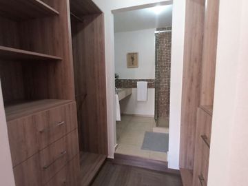 Casa en venta con 4 habitaciones