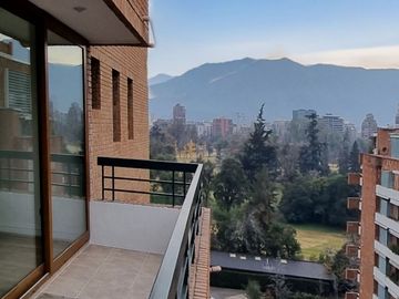 Oportunidad!! Vendo Amplio departamento remodelado sector El Golf Las Condes. Vista despejada 1 dormitorio amplia terraza