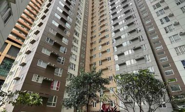 CLEAN TITLE PERPETUAL OWNERSHIP Top HIGH END Condo Modern Minimialist Condo near MAKATI BGC ROCKWELL AIRPORT  Hotel Mall Resturants and Airport Hospital School Office