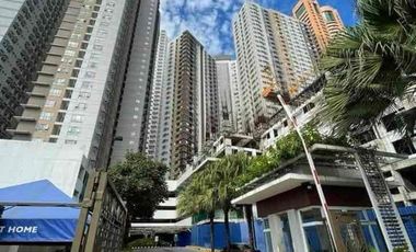 CLEAN TITLE PERPETUAL OWNERSHIP Top HIGH END Condo Modern Minimialist Condo near MAKATI BGC ROCKWELL AIRPORT  Hotel Mall Resturants and Airport Hospital School Office