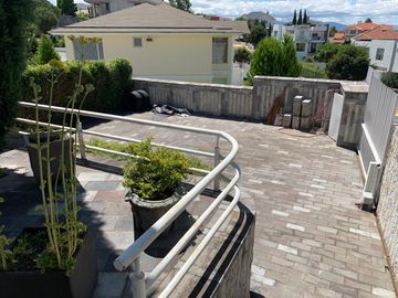 CUMBAYA VENTA CASA DENTRO DE URBANIZACION DE PRIMERA