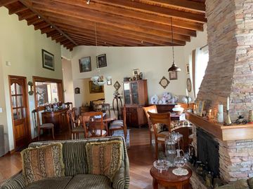 CUMBAYA VENTA CASA DENTRO DE URBANIZACION DE PRIMERA