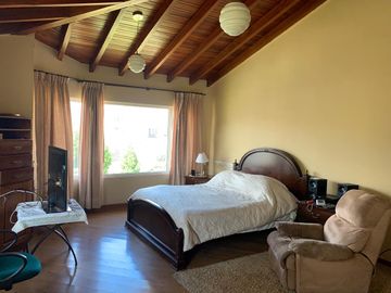 CUMBAYA VENTA CASA DENTRO DE URBANIZACION DE PRIMERA