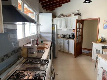 CUMBAYA VENTA CASA DENTRO DE URBANIZACION DE PRIMERA