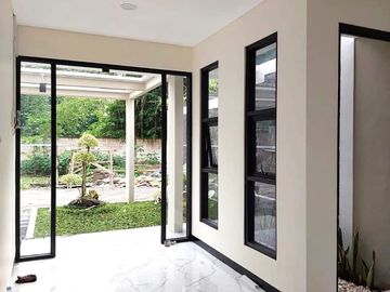 RUMAH CANTIK, 2 LANTAI,  10 MENIT KE STADION MAGUWOHARJO