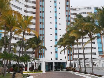 CONDOMINIO CARABELAS DE COLON VENDO DPTO FRENTE AL MAR