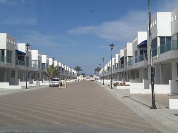 VILLAMIL PLAYAS VENDO HERMOSA CASA EN URBANIZACION LA RIVIERA DEL MAR