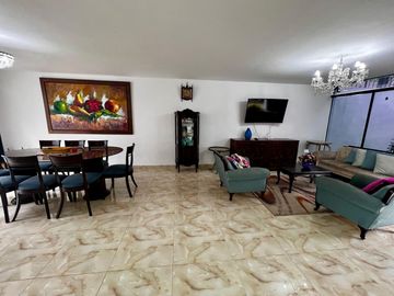 Casa en Venta (Recién Remodelada) en La Exclusiva Urbanización La Alborada - Surco