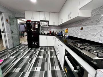 Casa en Venta (Recién Remodelada) en La Exclusiva Urbanización La Alborada - Surco