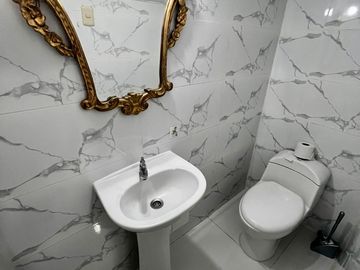 Casa en Venta (Recién Remodelada) en La Exclusiva Urbanización La Alborada - Surco