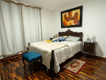 Casa en Venta (Recién Remodelada) en La Exclusiva Urbanización La Alborada - Surco