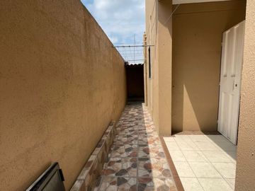 CASA REMODELADA EN VENTA URB. LA JOYA ETAPA ÁMBAR