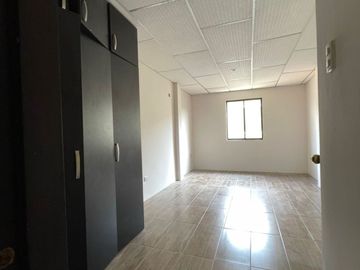 CASA REMODELADA EN VENTA URB. LA JOYA ETAPA ÁMBAR