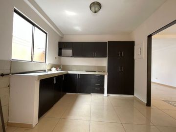 CASA REMODELADA EN VENTA URB. LA JOYA ETAPA ÁMBAR