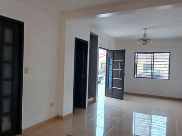 CASA REMODELADA EN VENTA URB. LA JOYA ETAPA ÁMBAR