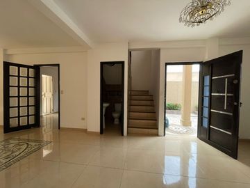 CASA REMODELADA EN VENTA URB. LA JOYA ETAPA ÁMBAR