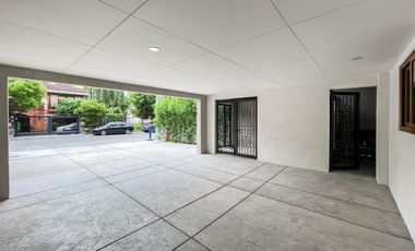 Beautiful house for sale in Loyola Grand Villas with elevator and pool