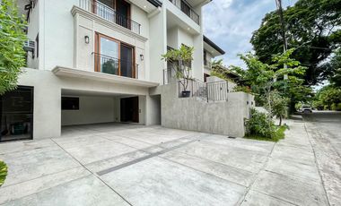 Beautiful house for sale in Loyola Grand Villas with elevator and pool