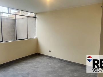 SE VENDE CASA EN SAN JUAN DE MIRAFLORES