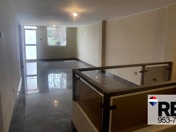 SE VENDE CASA EN SAN JUAN DE MIRAFLORES