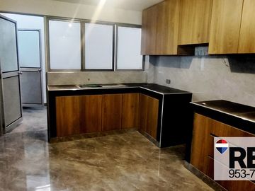 SE VENDE CASA EN SAN JUAN DE MIRAFLORES