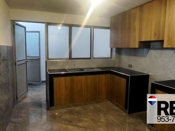 SE VENDE CASA EN SAN JUAN DE MIRAFLORES