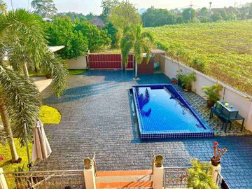 Pool Villa Bangsare | 4 Bedrooms | 4 Bathrooms