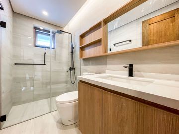 Loyola Grand Villas 6-Bedroom 6BR House for Sale in Marikina City