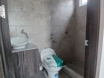 CASA EN VENTA DE ESTRENO EN PORTÓN DEL RÍO