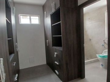 CASA EN VENTA DE ESTRENO EN PORTÓN DEL RÍO