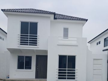 CASA EN VENTA DE ESTRENO EN PORTÓN DEL RÍO