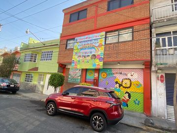 VENTA CASA CON USO DE SUELO  PARA ESCUELA, CON PROBABILIDAD PARA H3B/C