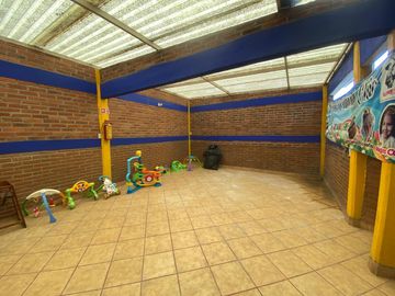 VENTA CASA CON USO DE SUELO  PARA ESCUELA, CON PROBABILIDAD PARA H3B/C